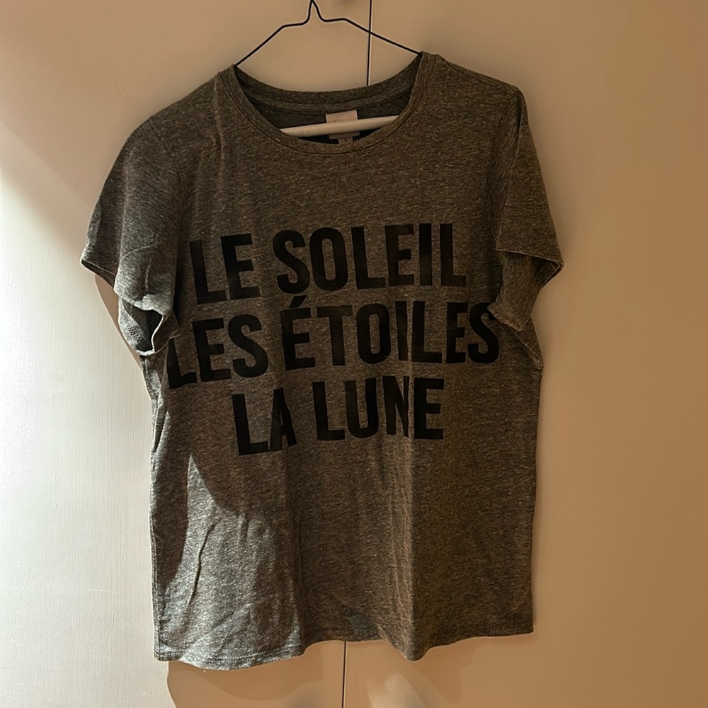 Grey t shirt with French writing